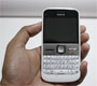Nokia E5-00 blanco en la mano