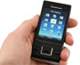Sony Ericsson Hazel negro en la mano