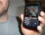 Orange BlackBerry 8700f en la mano