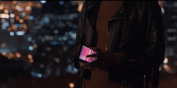 Celular dobrável da Samsung aparece em vídeo promocional