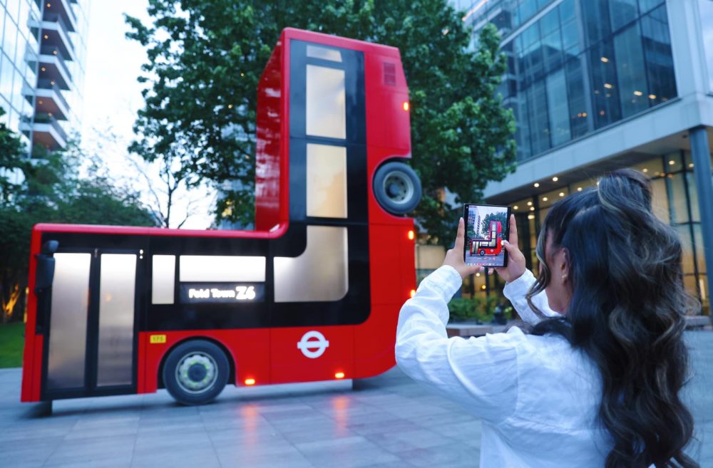 onibus, campanha samsung fold town, londres, reino unido