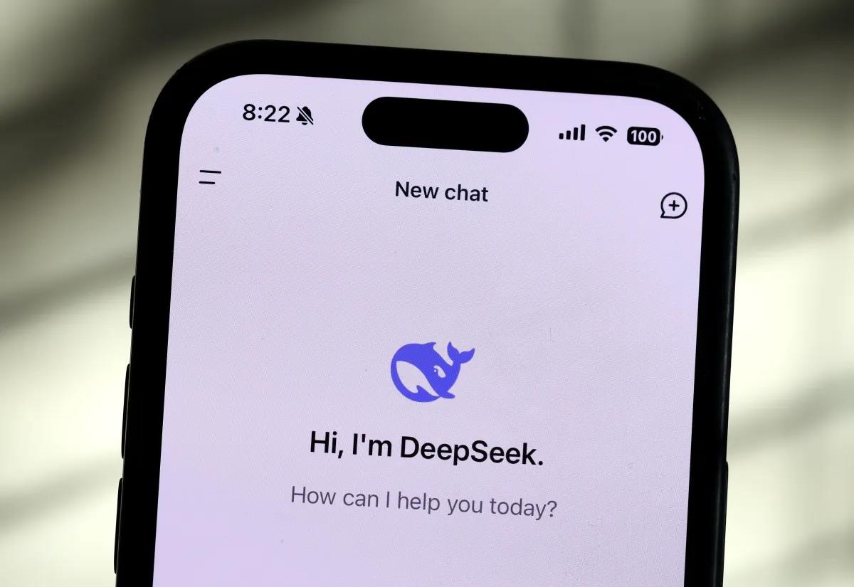 DeepSeek, ChatGPT