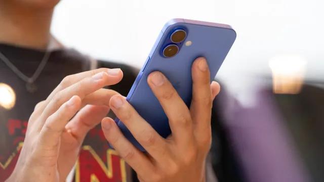 Apple iPhone 16