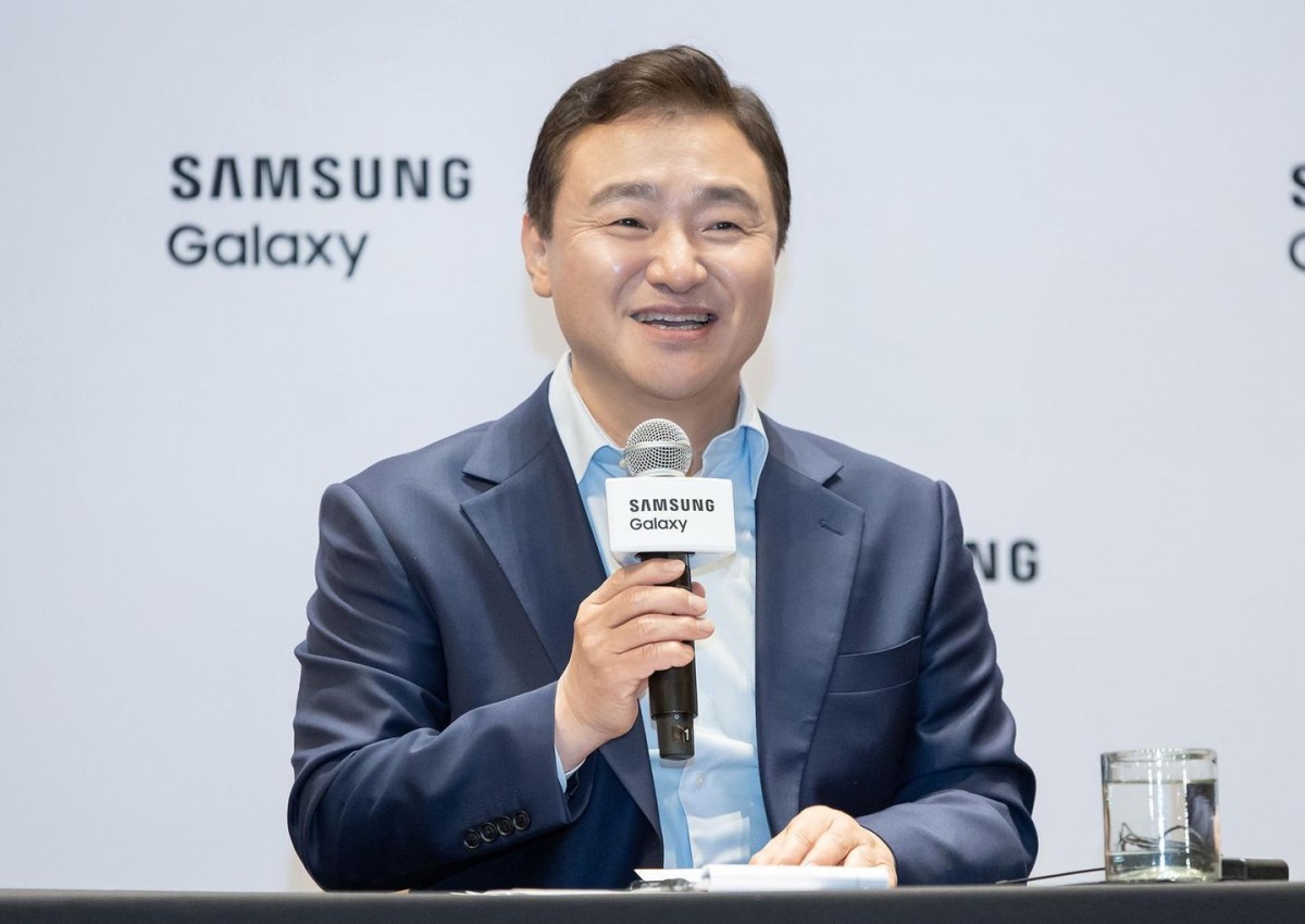 Smartphone dobrável triplo da Samsung