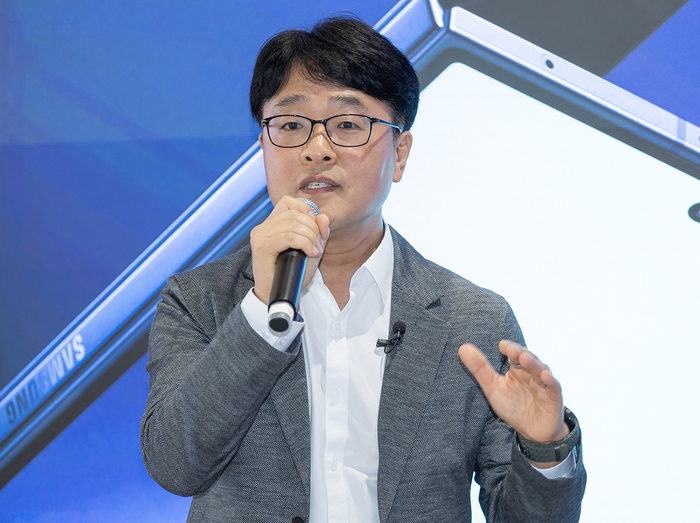 diretor executivo da divisão Samsung MX (Mobile eXperience), Kang Min-seok